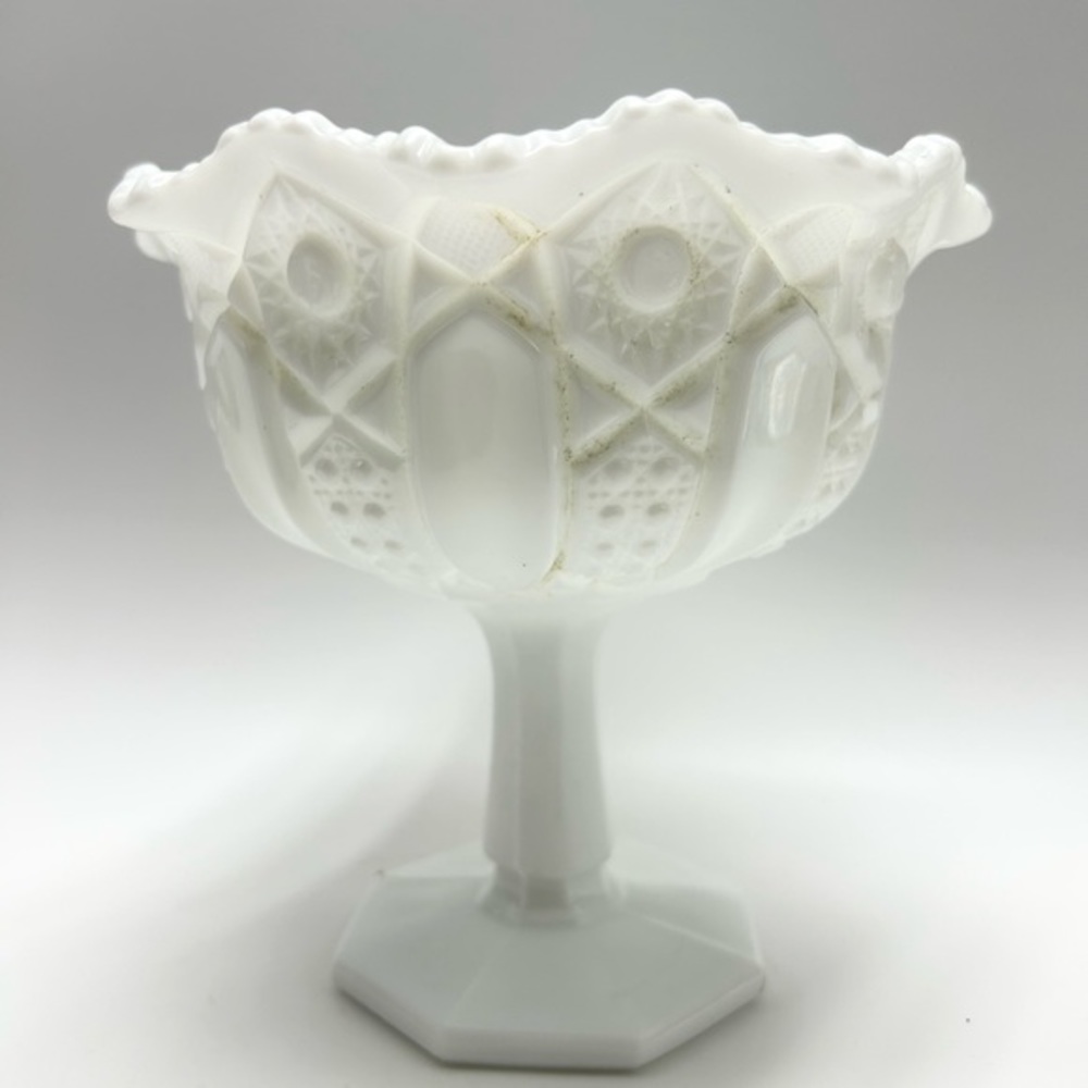 🍭🍬🍡☁️ L. E. SMITH - vintage milk glass pedestal compote candy dish.